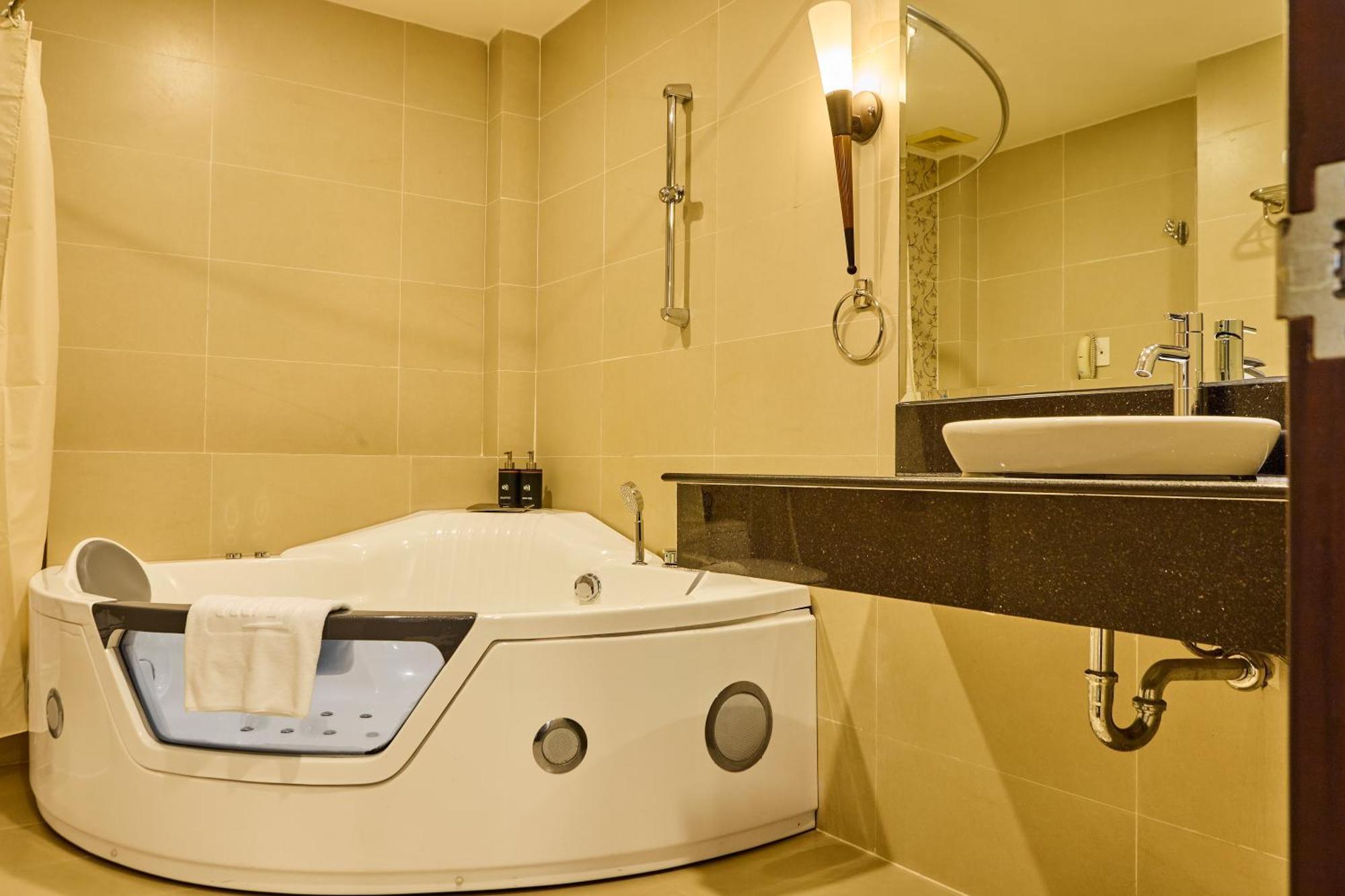 Kin Hotel Thi Sach Хошимін Екстер'єр фото